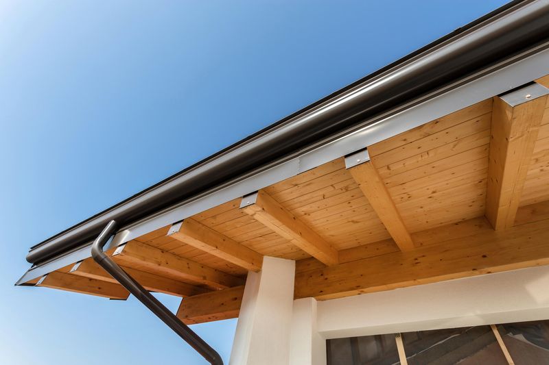 7 Exterior Design Ideas From Alabama Homes That May Work Well In Dry Climates - Decor Hint Deep Roof Overhangs For Natural Cooling