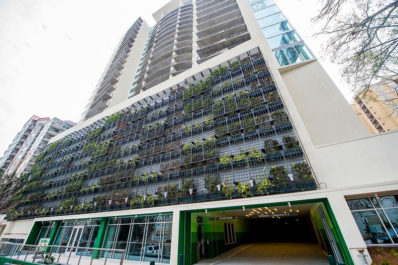Atlanta's Favorite Outdoor Designs: 10 Spaces You'll Love To See - Decor Hint Midtown Vertical Garden Apartment