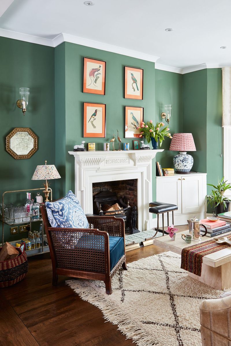 Dallas Designers Reveal 13 Sofa Colors That Are No Longer In Style - Decor Hint Gone Greens