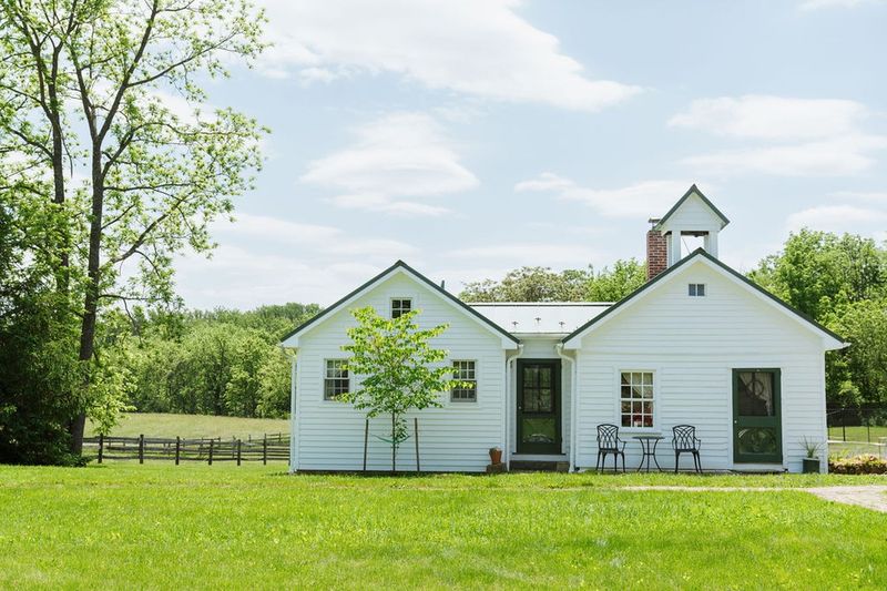 12 Pennsylvania Farmhouse Details That Instantly Feel Like Home - Decor Hint Summer Kitchens That Keep The Heat Outside