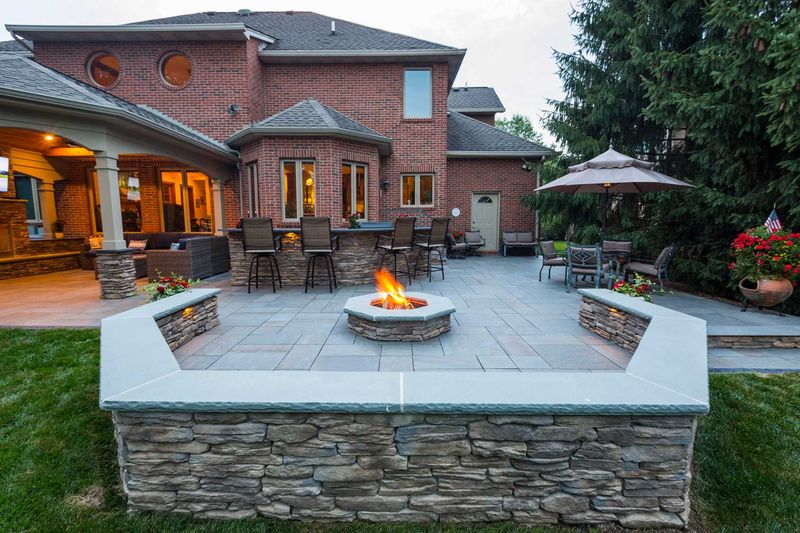 Outdoor Entertainment Zones