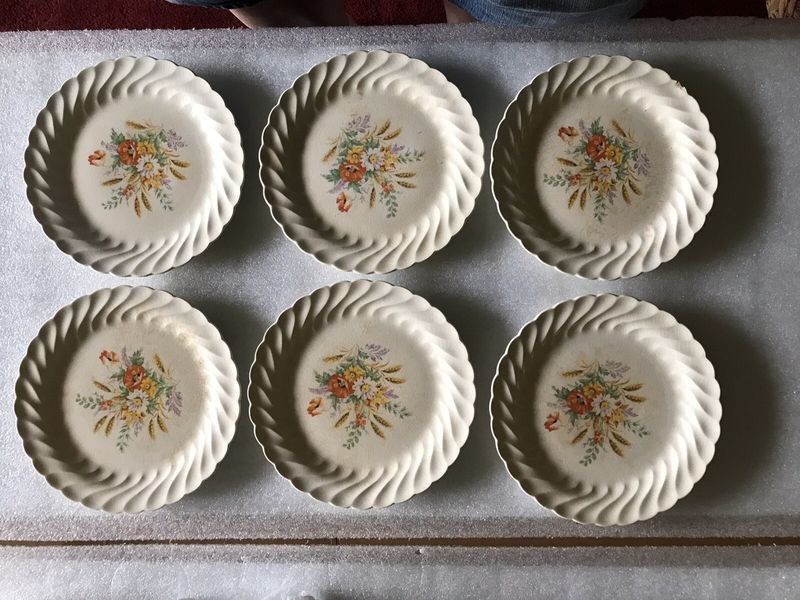 6 Antiques In Iowa Homes Could Gain Value And 6 Might Decline - Decor Hint Formal China Sets