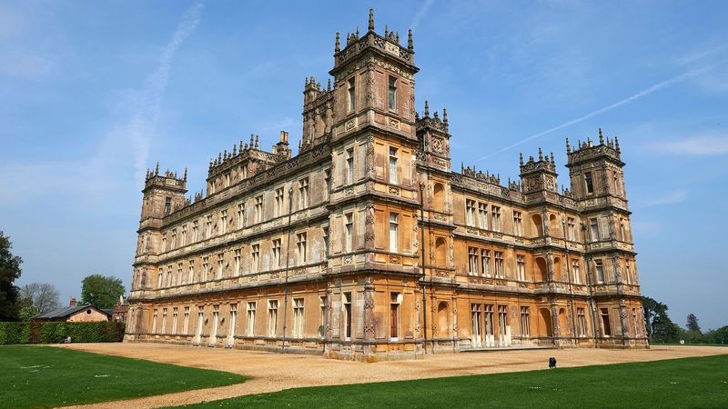 20 English Aristocrat Homes That Are Fit For A Fairytale - Decor Hint Highclere Castle: The Real Downton Abbey