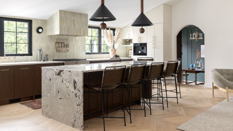 Flat beige walls