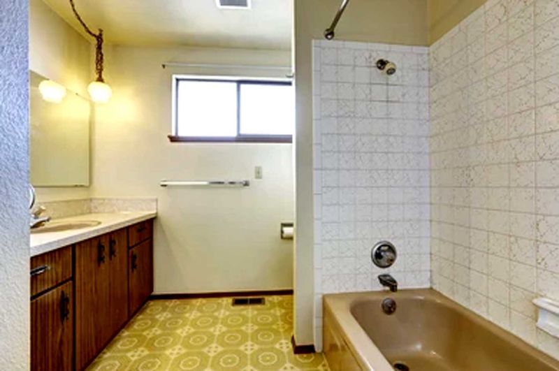 18 Things Appraisers Look For That Most Homeowners Miss - Decor Hint Outdated Bathrooms And Kitchens