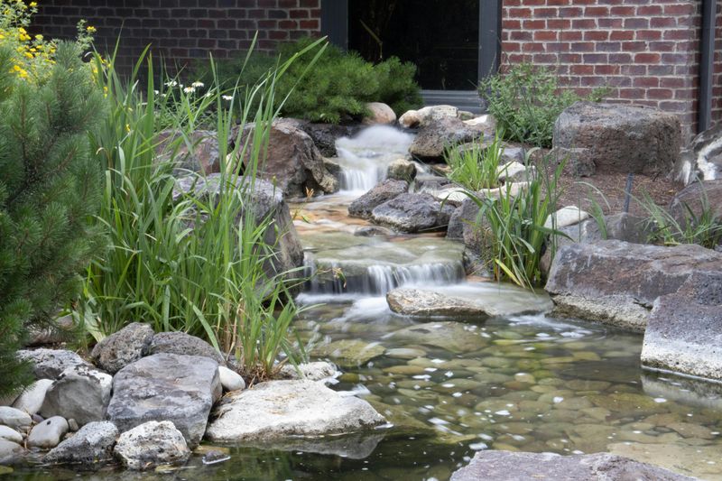 8 Landscaping Changes That Could Transform The Look Of Your Whole Property - Decor Hint Water Features