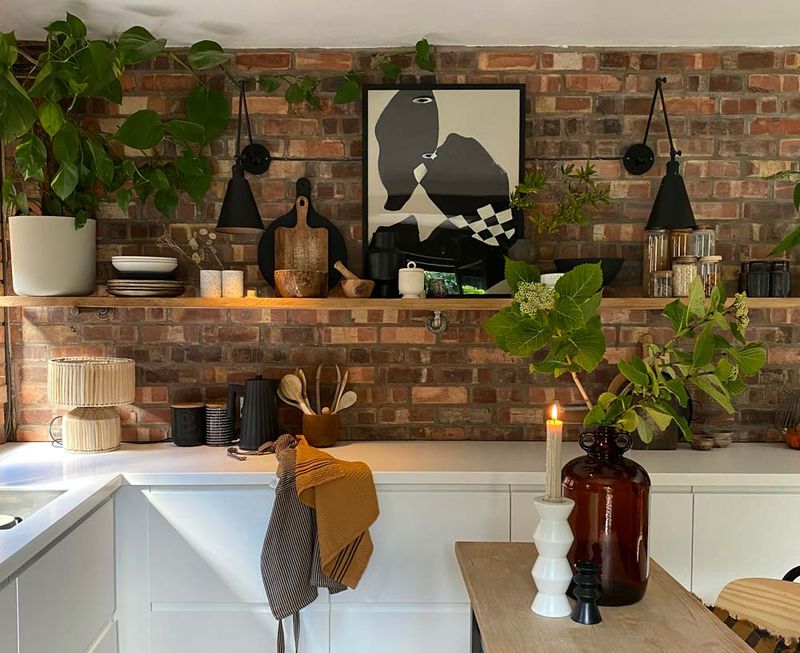 17 Small, But Cool Ways To Make Your Kitchen Look Like An After Shot On HGTV - Decor Hint Hang Oversized Art