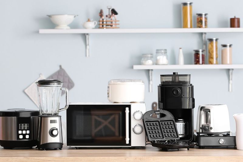 Louisiana Pros Reveal 29 Kitchen Decisions That Could Cost You A Sale - Decor Hint Tiny Counter Space