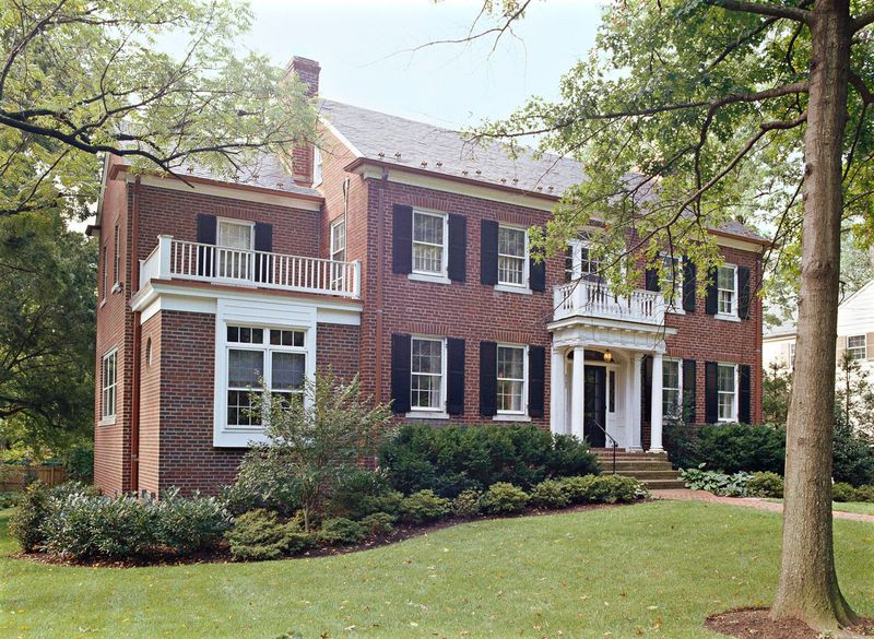 7 Kansas-Rooted Home Styles That Still Make A Lasting First Impression - Decor Hint Symmetrical Facades In Colonial Revivals