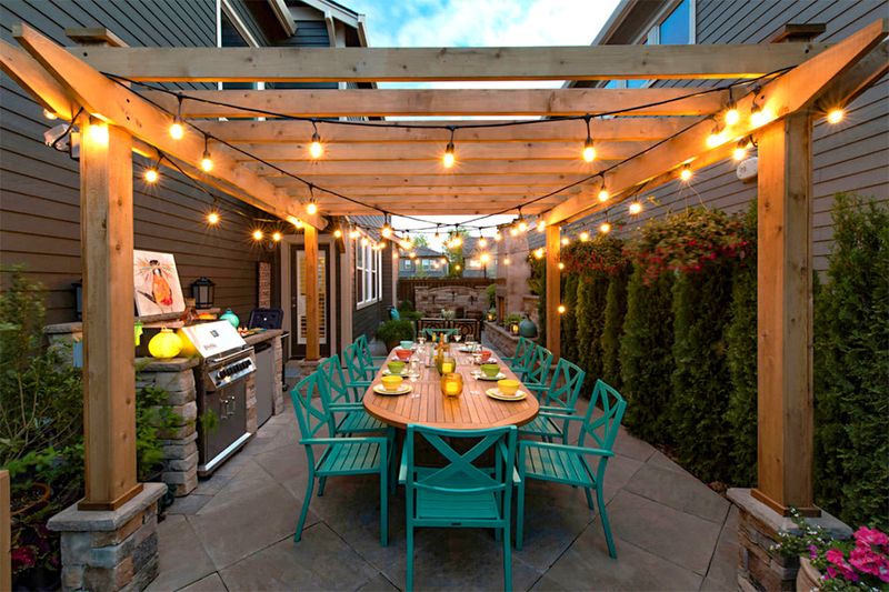 7 Common Porch Eyesores According To Designers And 6 Beautiful Alternatives - Decor Hint String Lights (Beautiful Alternative)
