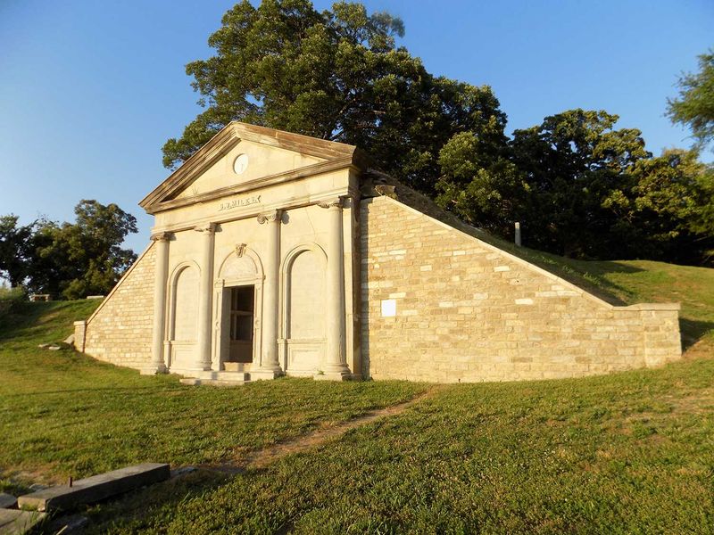 16 Frontier Mansions In Missouri That Are Now Bare Foundations - Decor Hint Nelly's Abandoned St. Louis Mansion Foundations