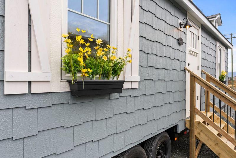 Classic Americana Meets Tiny Living In The Tulameen Tiny Home - Decor Hint Exterior Design And Curb Appeal