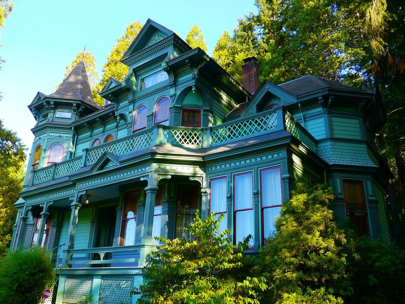 Shelton McMurphey Johnson House In Eugene Showcases Victorian Charm Inside And Out - Decor Hint Exterior Design And Features
