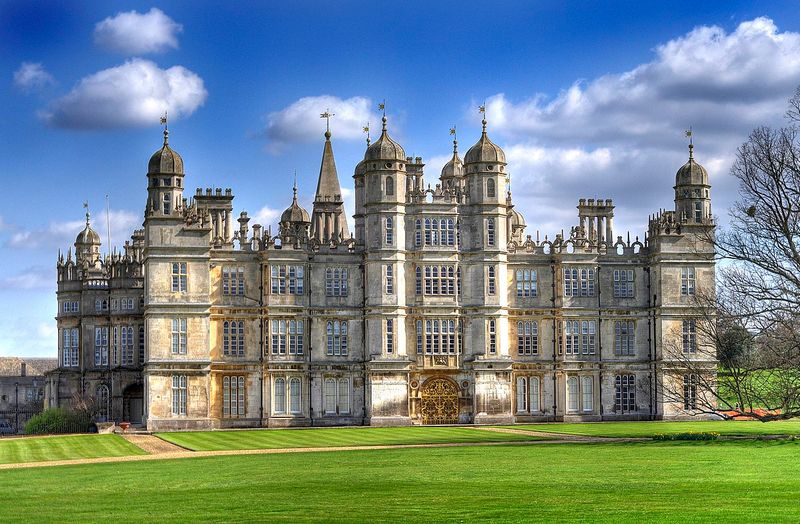 20 English Aristocrat Homes That Are Fit For A Fairytale - Decor Hint Burghley House: Elizabethan Prodigy House