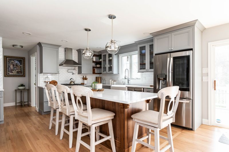 Design Experts Reveal: 10 Kitchen Turn-Offs Seen In California Homes - Decor Hint Impractical Island Proportions