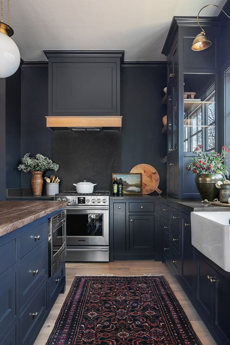 Avoid These 9 Kitchen Mistakes And Try These 9 Designer-Approved Fixes Instead - Decor Hint Dark Colors in Small Kitchens