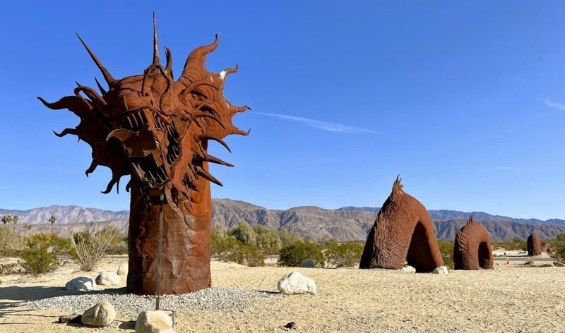 Desert Style Inside And Out: 10 Smart Ideas For Utah Yards And Entryways - Decor Hint Metal Wildlife Sculptures