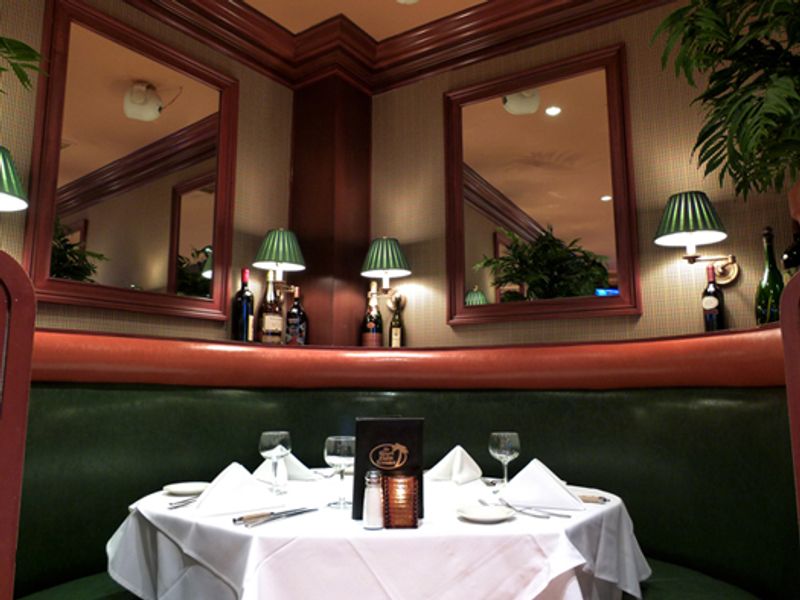 The Kind of Warm Atmosphere That Turns Dinner Into a Tradition