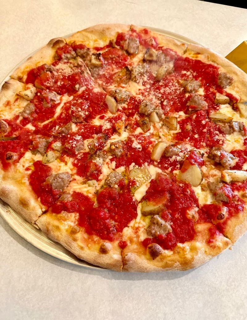 What makes the crust so crisp and the tomatoes stand out