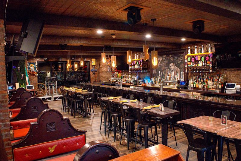 El Aguila Dorada, Bayonne