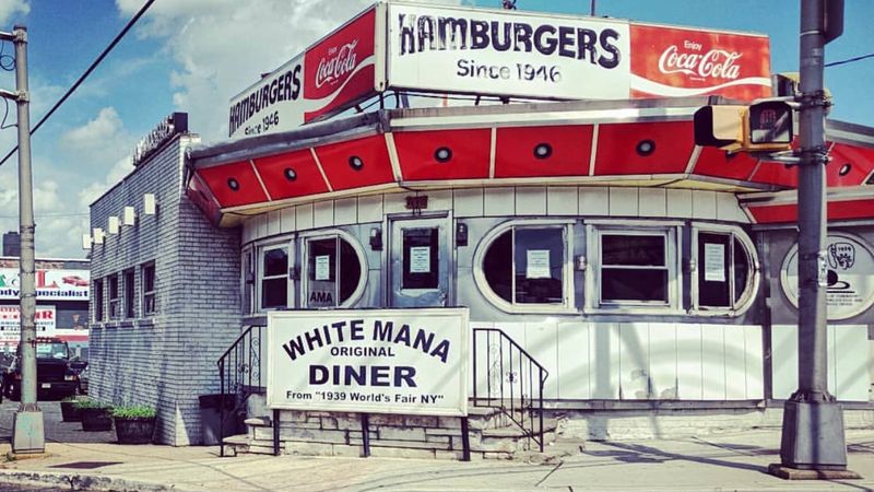 This Tiny Circular Diner Is One Of Jersey City’s Most Delicious Time Capsules