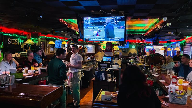 Why Kelly’s Tavern Feels Like a Shore Classic the Second You Walk In