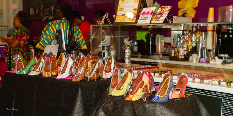 2 Chicks with Chocolate - Middletown