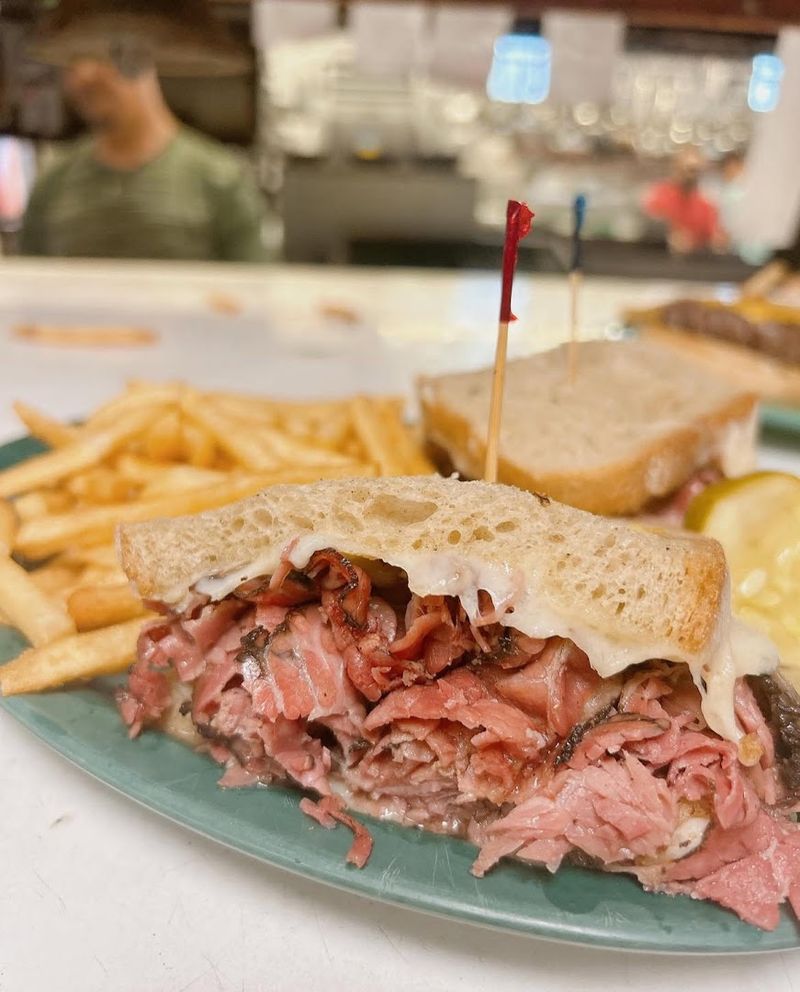 The Reuben That Keeps People Coming Back to Route 35