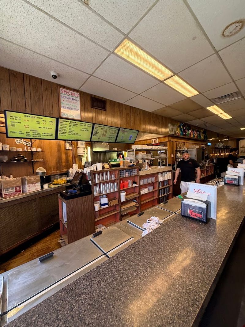 Inside the Bloomfield Institution That Has Been Serving Treats Since 1939