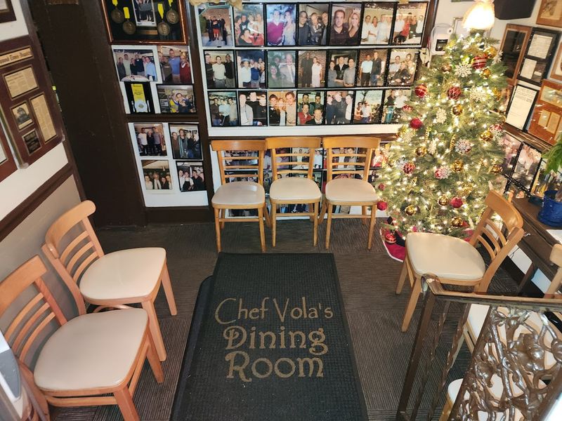 The Basement Dining Room That Makes Dinner Feel Like an Invitation