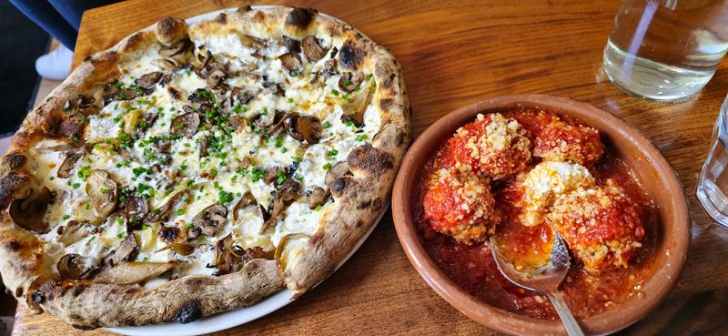 Why everyone talks about the bread before the pizza