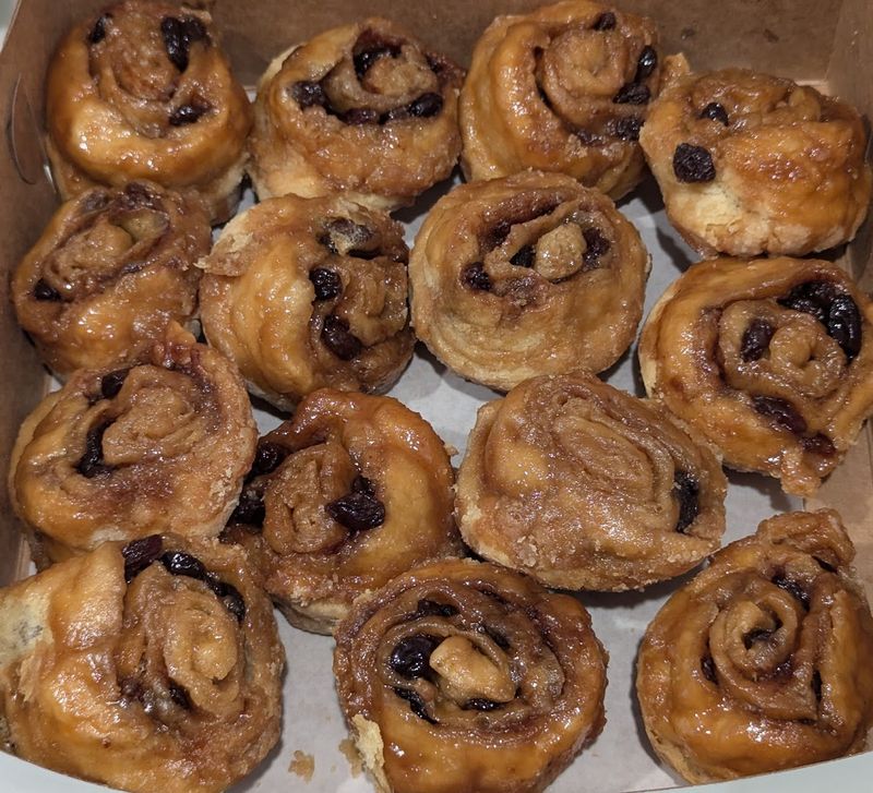 Why these cinnamon rolls have people making the drive