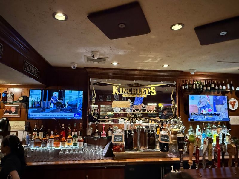 How This Old-School Tavern Turned Pizza Into a Local Tradition