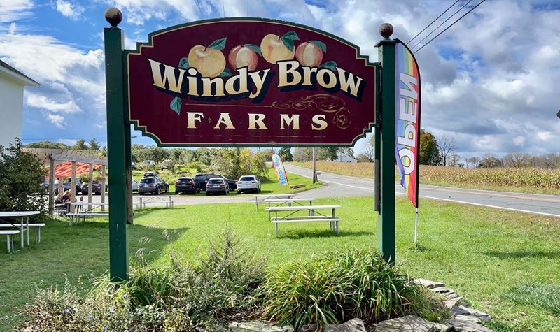 Windy Brow Farms, Fredon