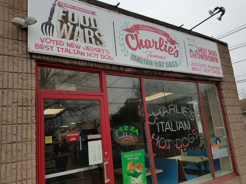 Charlie&rsquo;s Italian Hot Dogs (Kenilworth)