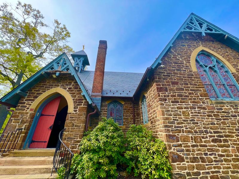 Why Peanut Stone Gives This Chapel Its One-of-a-Kind Look