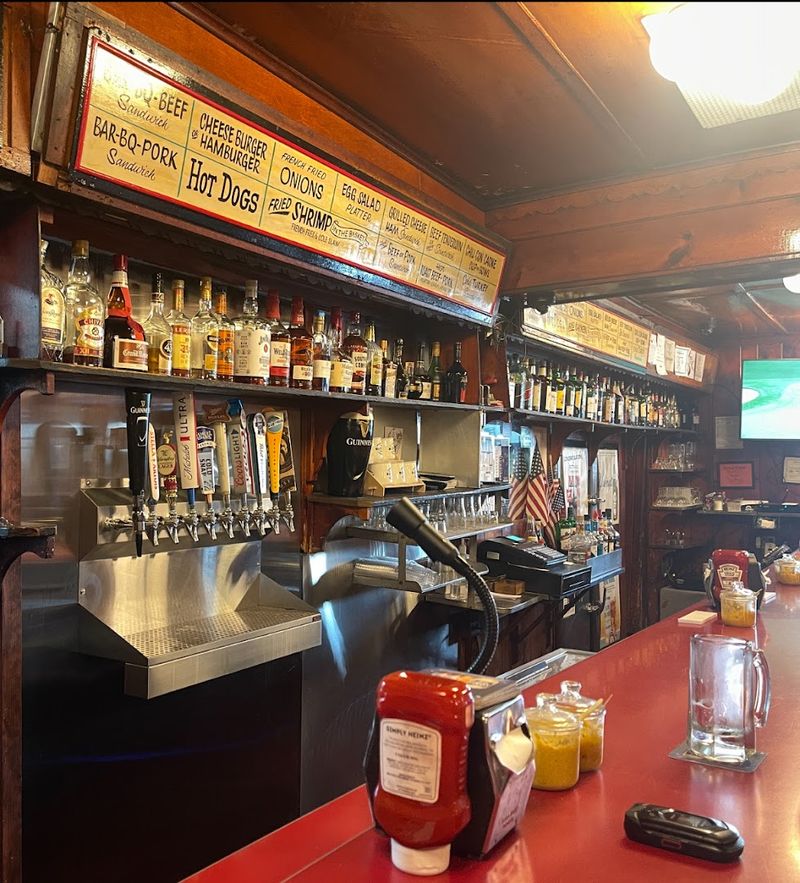 Rutt&rsquo;s Hut (Clifton)