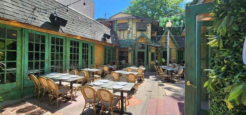 The Tropical Courtyard That Makes Dinner Feel Like an Escape