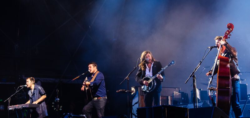 Mumford & Sons: Banjo-Wielding Hipster Bait