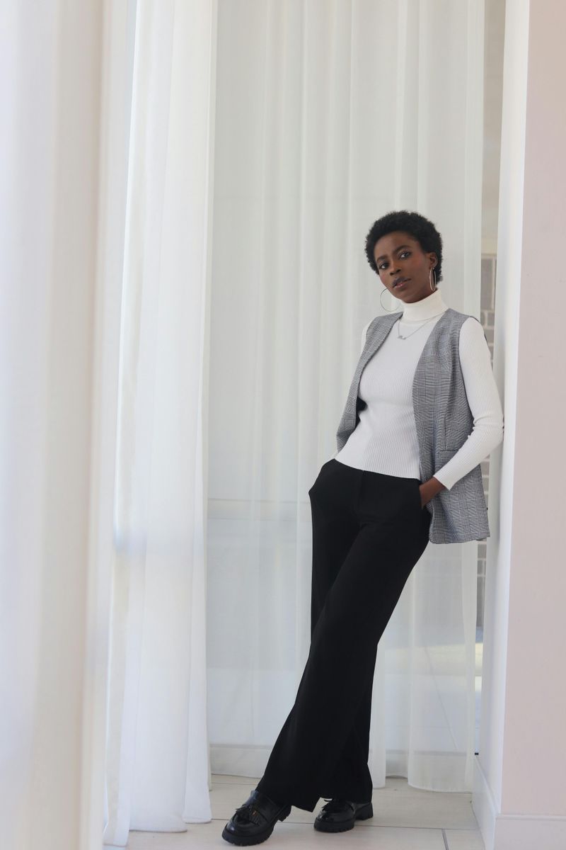 Classic Trousers: The Foundation of Effortless Sophistication