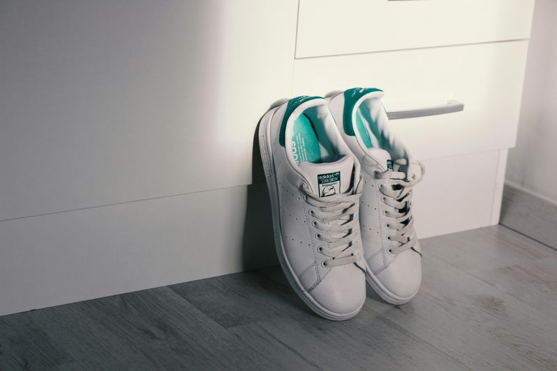 White Sneakers: The Modern Essential for Effortless Cool