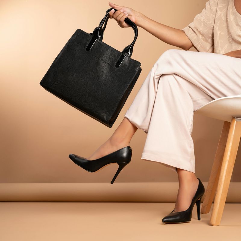 Structured Leather Bag: The Finishing Touch for Pulled-Together Style