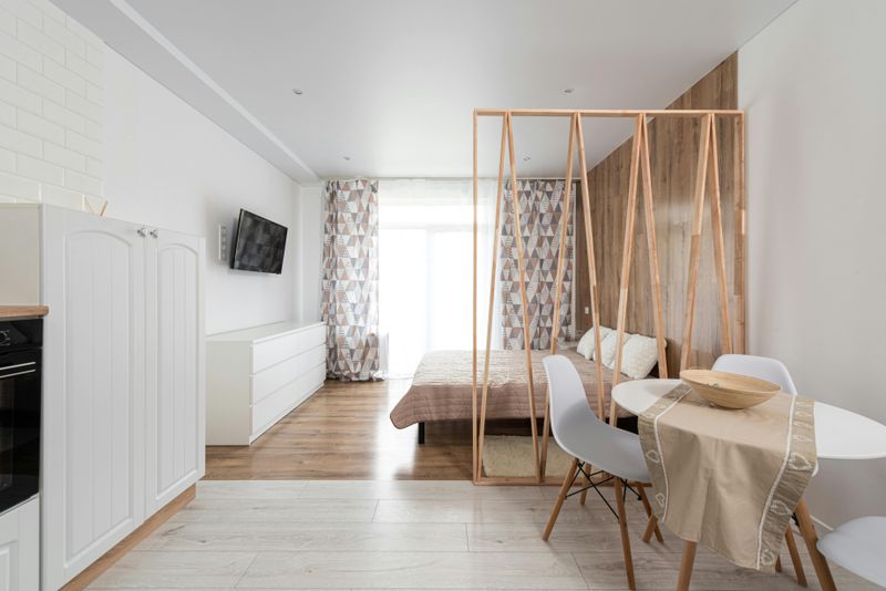 Open Shelving That Divides and Conquers
