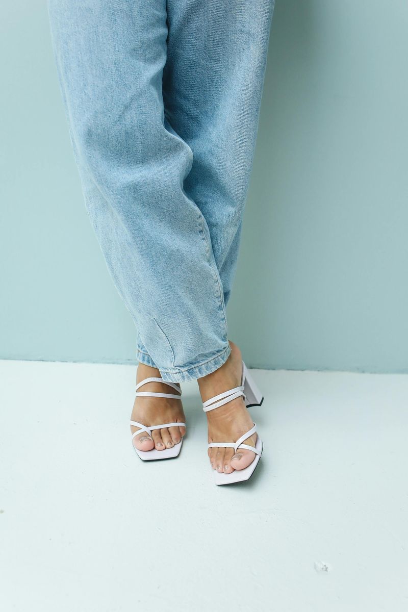 Straight-Leg Jeans: The Modern Classic for Everyday Chic