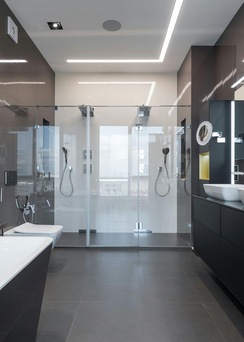 Clear or Glass Light Fixtures for Visual Lightness