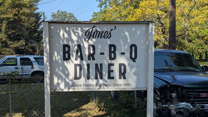 Jones Bar-B-Q Diner (Marianna)