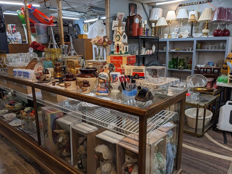 Uncle John's Flea Market (Cedar Lake)