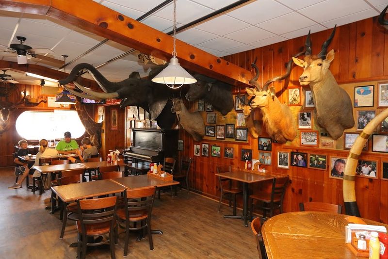 Ole&rsquo;s Big Game Steakhouse & Lounge (Paxton)