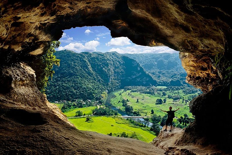 Explore Cueva Ventana