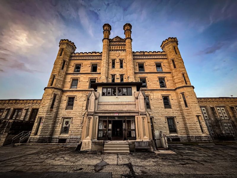 Old Illinois State Penitentiary, Illinois